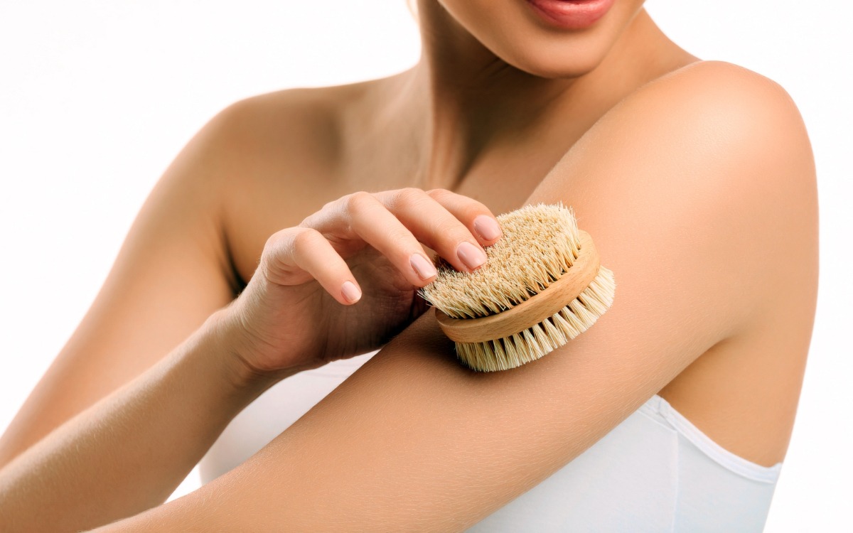 Tẩy tế bào chết - Lợi ích & những điều cần lưu ý - HTV9 - BS.CKI Dương Phương Chi