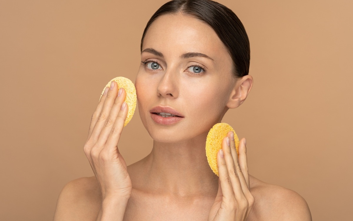 Tẩy tế bào chết - Lợi ích & những điều cần lưu ý - HTV9 - BS.CKI Dương Phương Chi